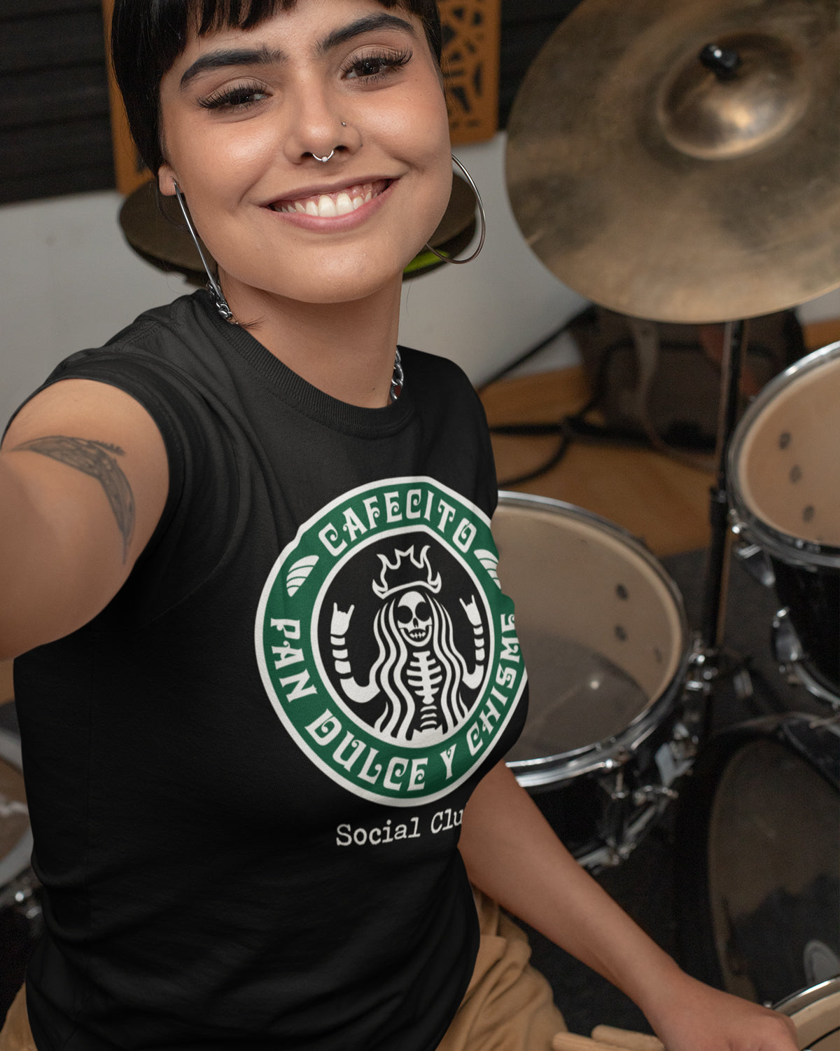 Premium Bella Cafecito Y Chisme Mexicana T-shirt